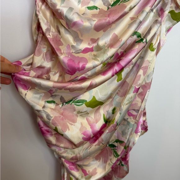 ASTR the label Emma ruched satiny Floral Puff Sleeve Dress size medium - Picture 8 of 13
